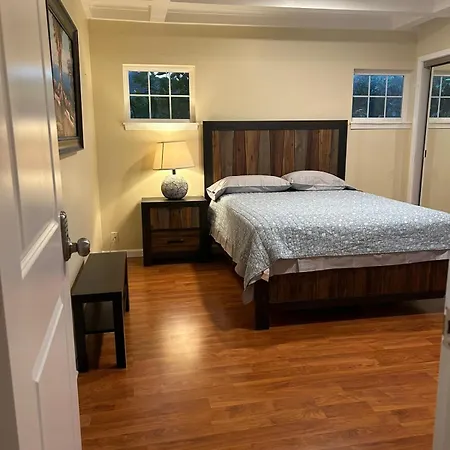Spacious Bright Room In Prime Silicon Valley Location